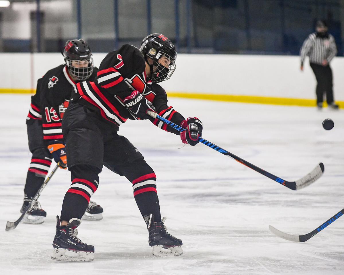 Marblehead at Peabody girls varsity hockey game