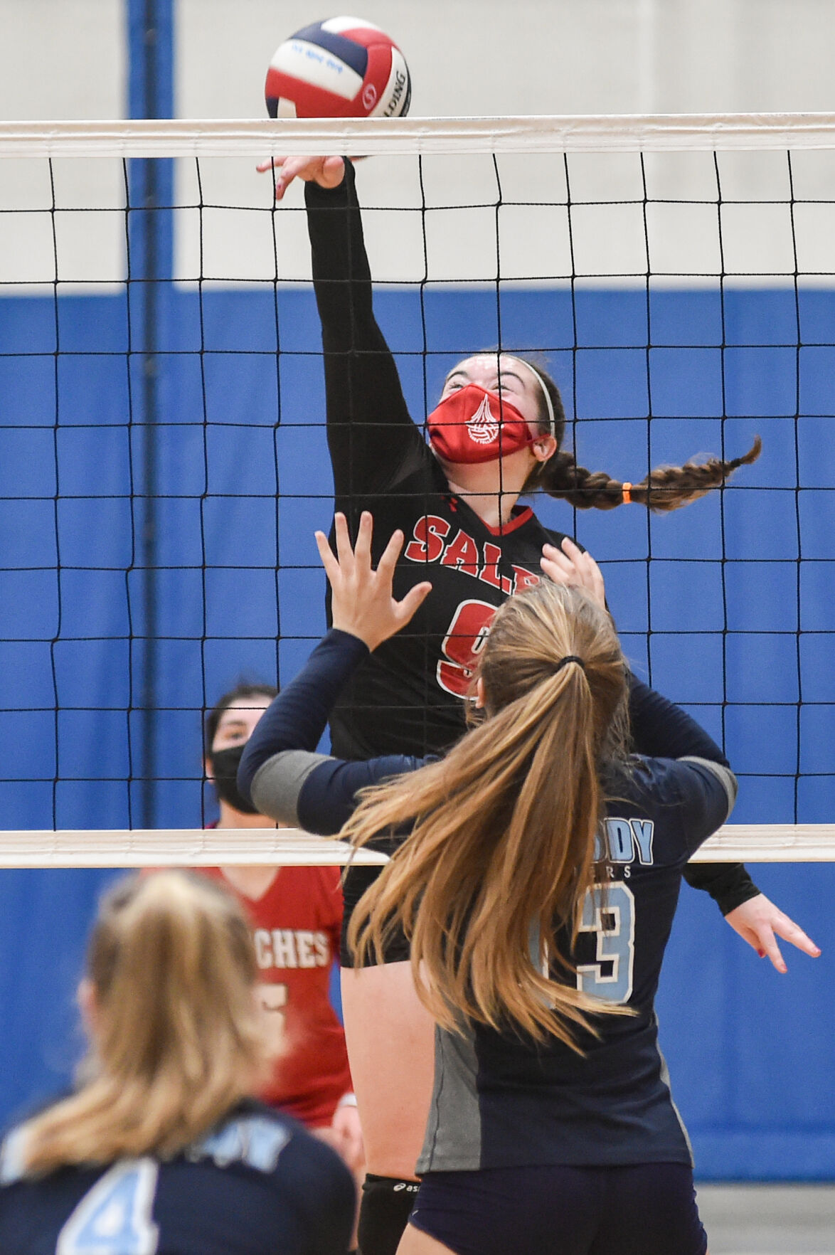 Salem at Peabody girls varsity volleyball game