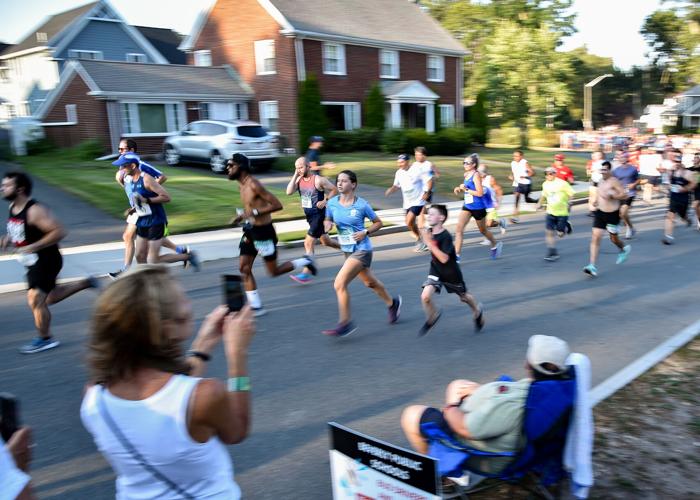 Runners stave off extreme temperatures in Beverly Homecoming ...