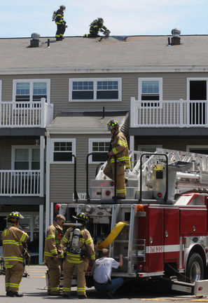 Fire forces residents to escape complex Local News salemnews