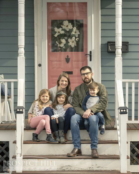 In a snap, 'Front Steps' gives back to community