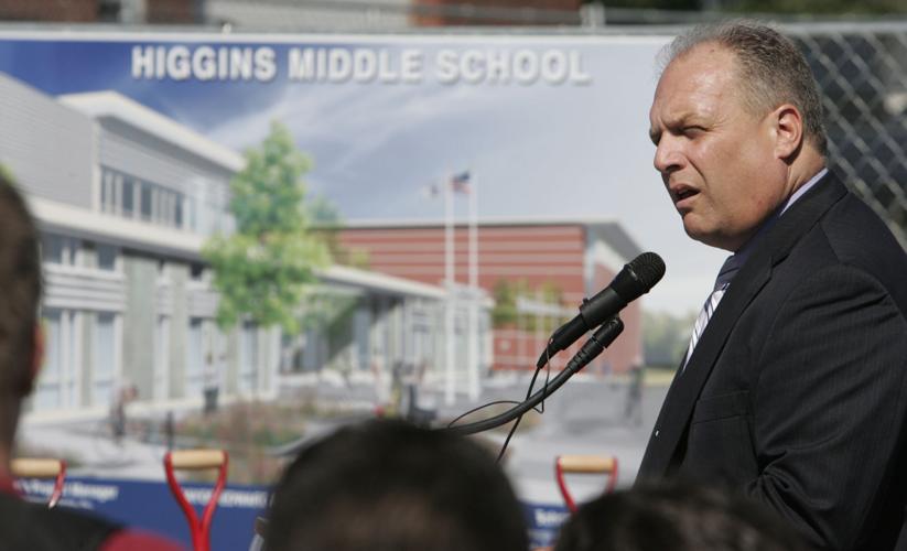 SlideshowHiggins Middle School Groundbreaking Multimedia