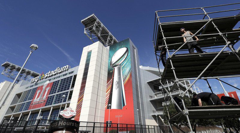 NRG Stadium roof open for Texans-Patriots