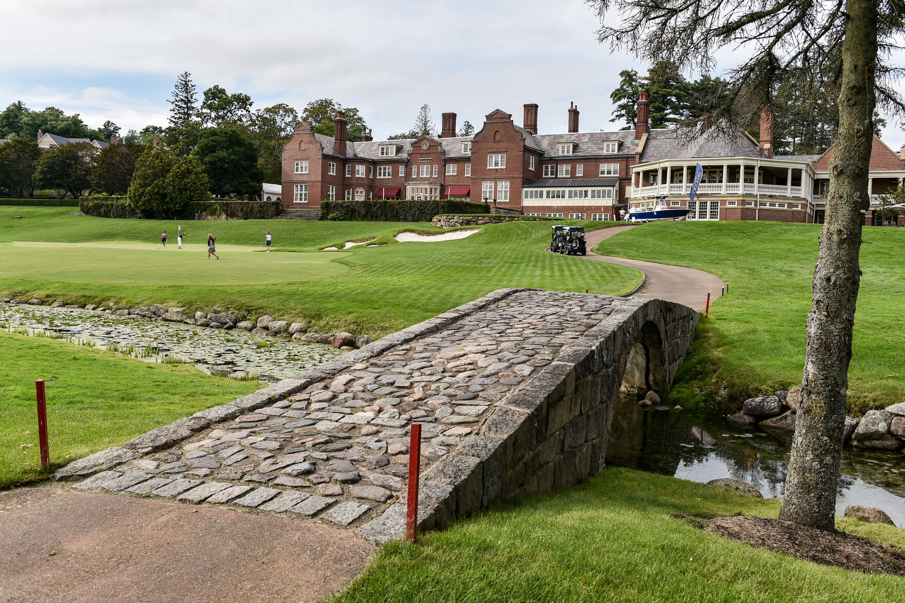 North Shore Dream 18 Hole No. 17 The 17th par 4 at Turner Hill