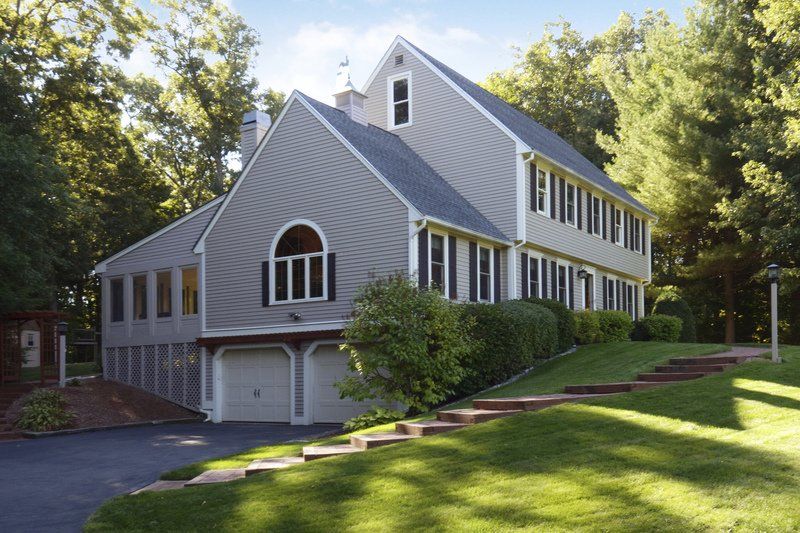 Come home to this Colonial Homes