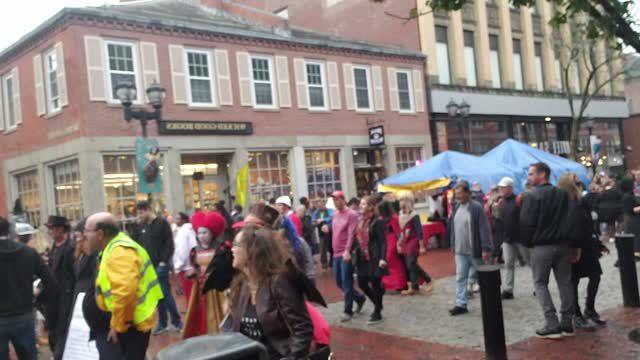 5 P M Halloween Update Hubie Halloween Arrives Downtown For Extra Filming Multimedia Salemnews Com