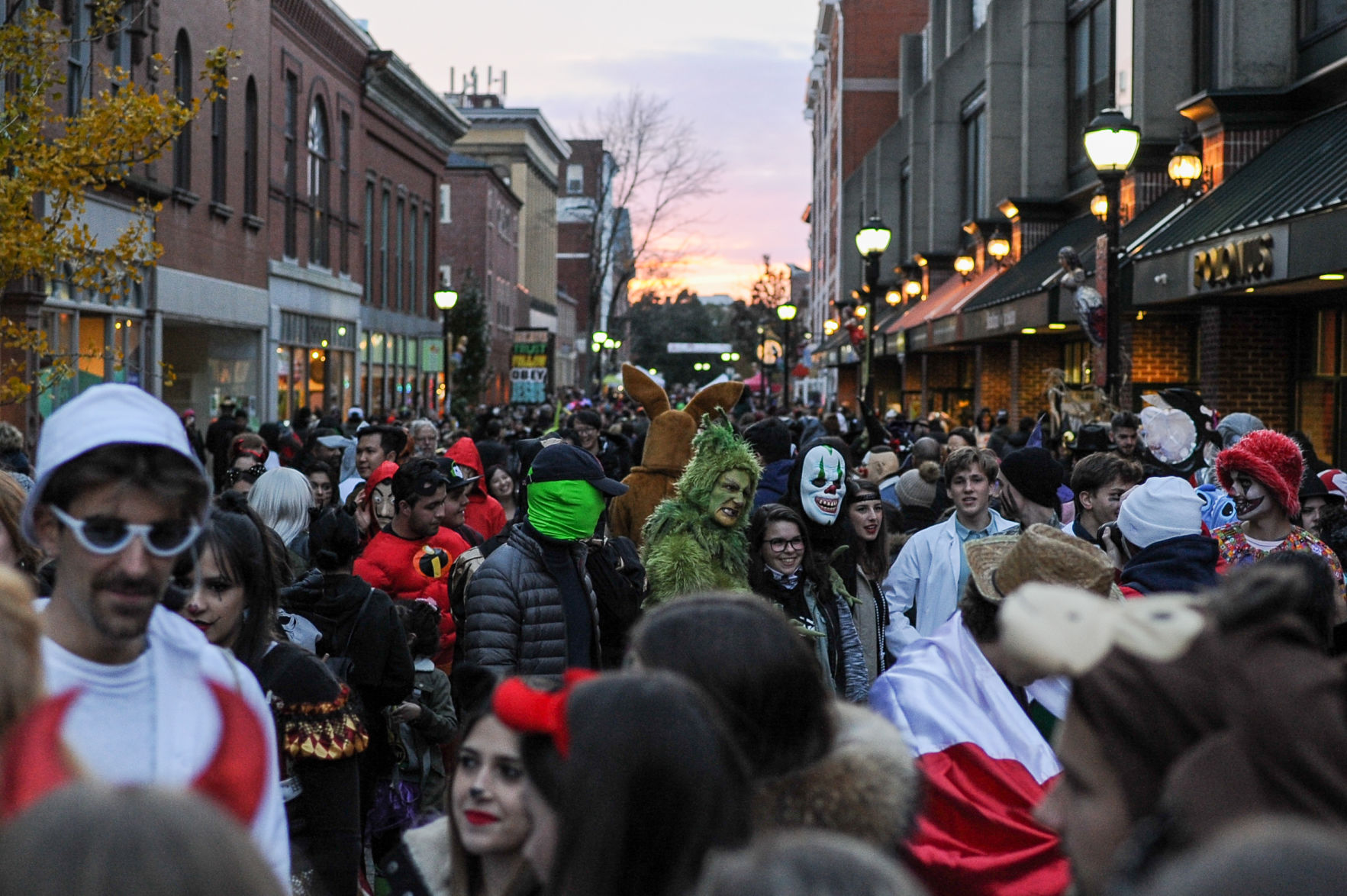 How Many People Expected On Halloween Salem Ma | Ann's Blog