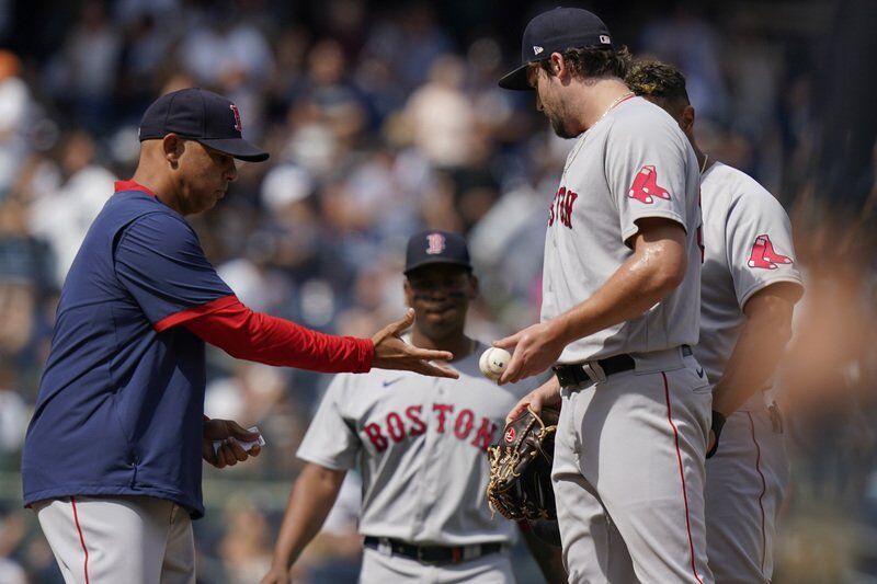 Red Sox reliever Hirokazu Sawamura aiming to elevate his game