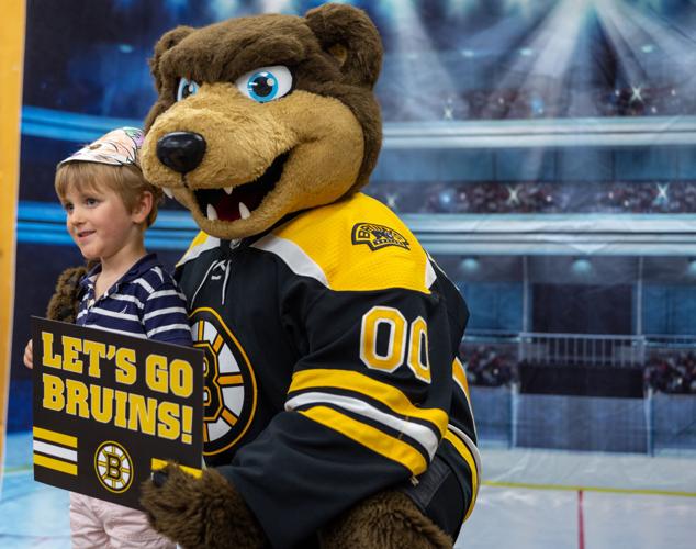 Clinton boy wins Bruins prize for summer reading