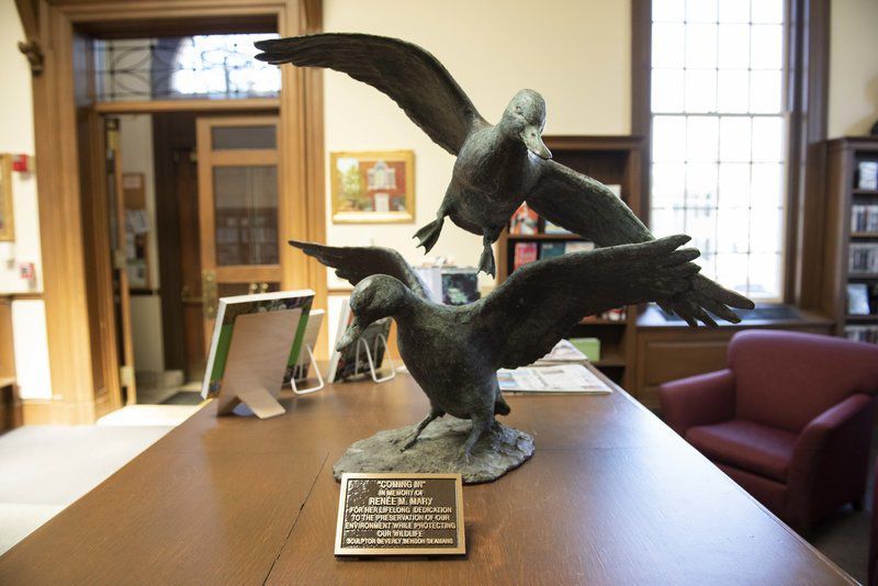 Sculpture honors Beverly's 'duck lady'
