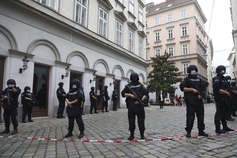 Gunman Who Killed 4 In Vienna Attack Sought To Join Isis National News Salemnews Com