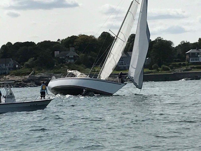 Sailboat Sinks Off Marblehead All Aboard Rescued To Safety