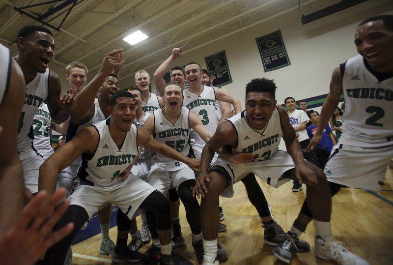 Slideshow Endicott Men S Basketball Wins Ccc Championship