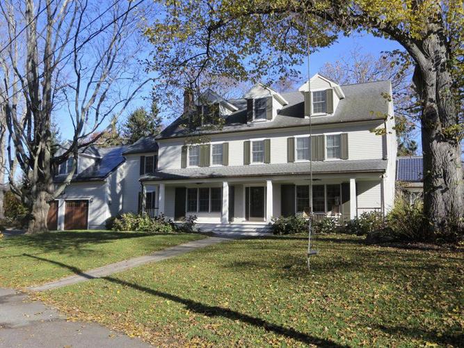 Stunning reconstruction in Beverly's soughtafter Cove Homes