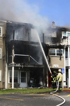 Fire forces residents to escape complex Local News salemnews