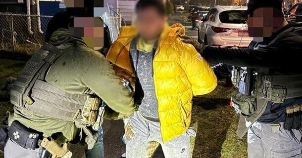 Sheriff, ICE officials, trade jabs over migrant arrests - Vimarsana News