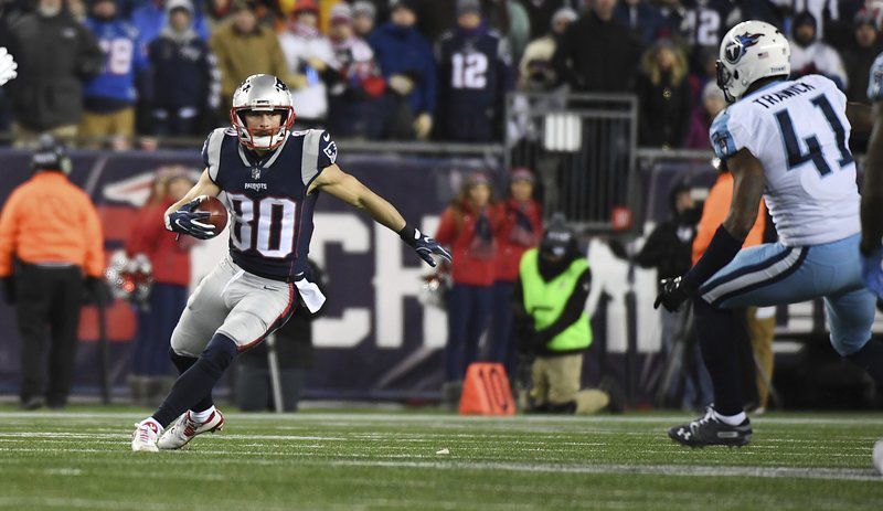 Patriots demolish Titans to reach 7th straight AFC Championship