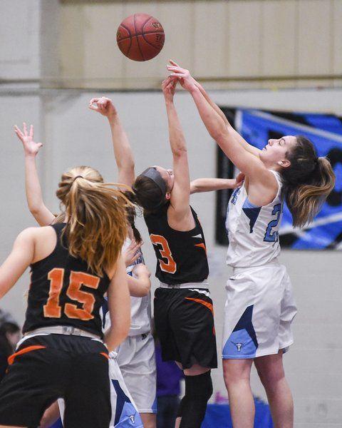 Reversal Of Fortunes Peabody S Bettencourt Makes Buzzer Beater Moments After Beverly Went Ahead Sports Salemnews Com