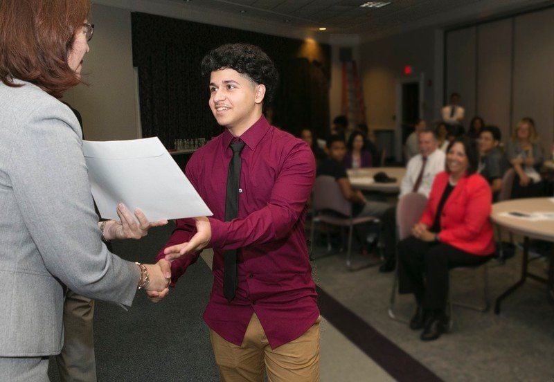 summer wages forecast sunny for teens seeking seasonal jobs local seasonal jobs for teens