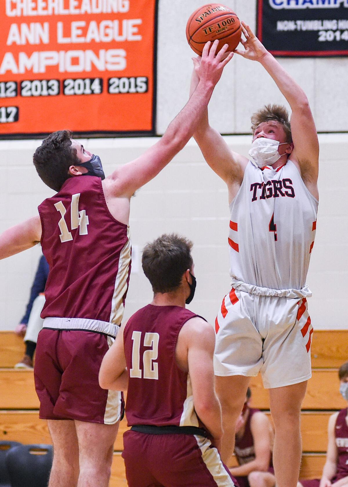 Newburyport at Ipswich boys varsity basketball game