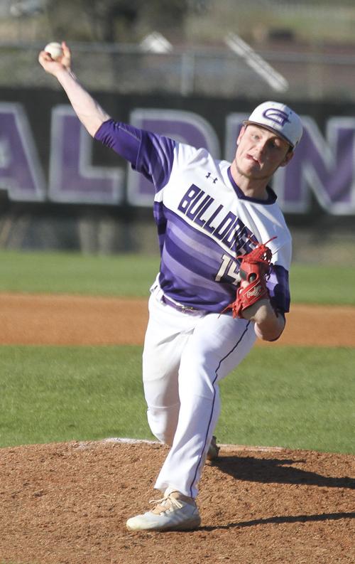 Mooney helps Dogs win area title