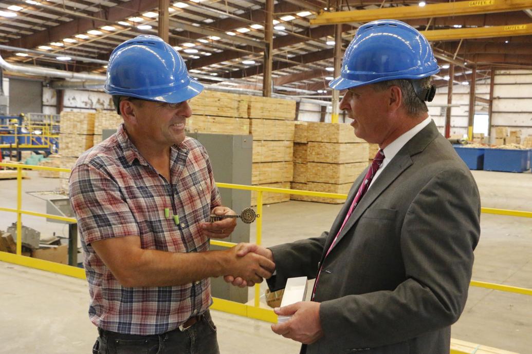 Boaz Parallel 33 Mayor presents ownership key to city Free