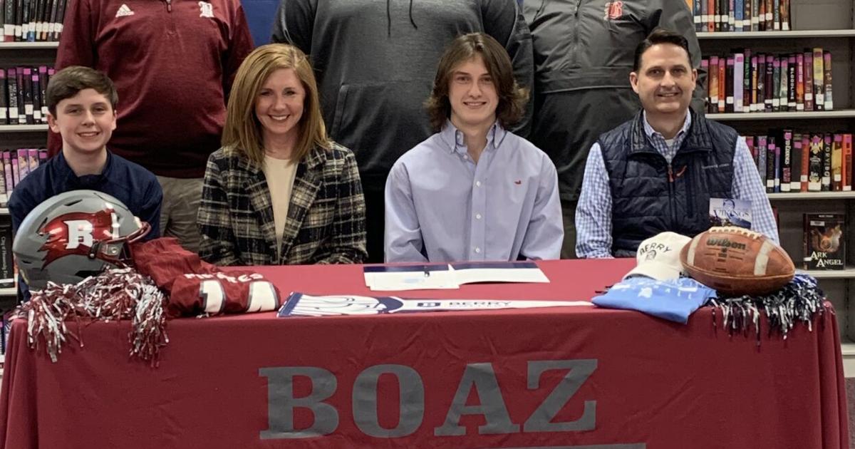SandMountainReporter.com - Boaz QB Carter Lambert signs with Berry College image