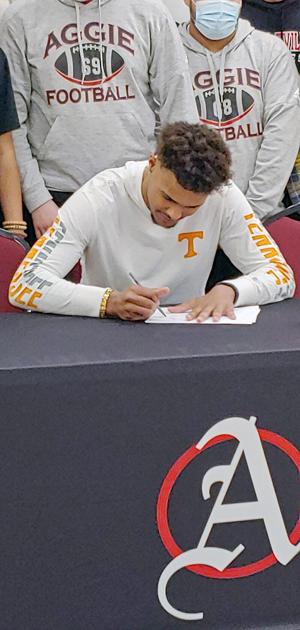 SandMountainReporter.com - Bell makes it official: Signs with Vols image