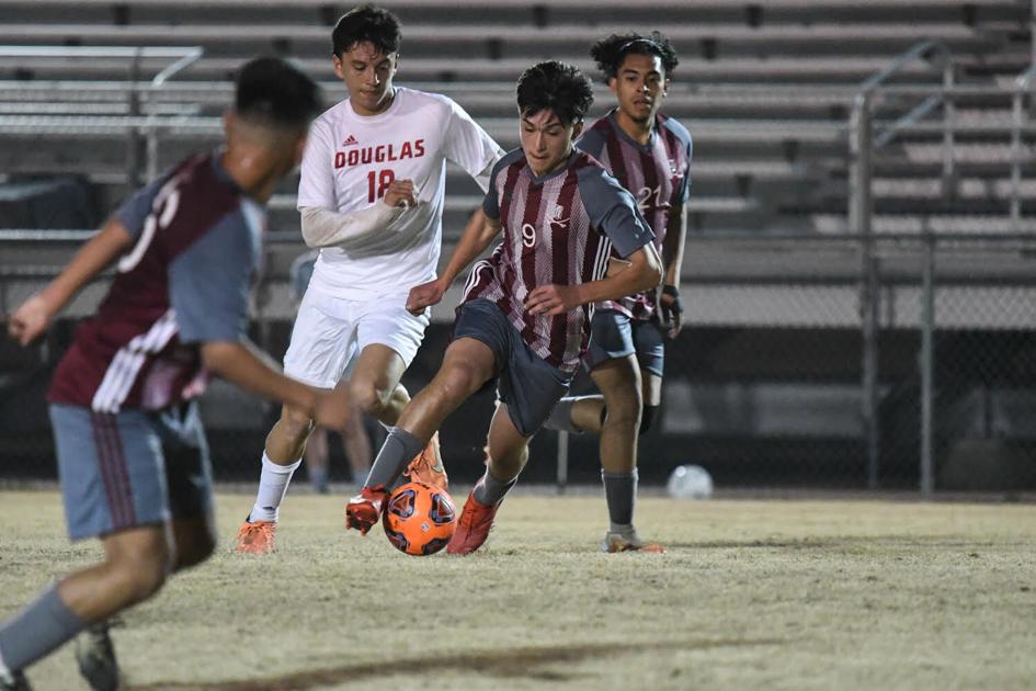 SandMountainReporter.com - Chemistry helps take Boaz soccer team to new heights image