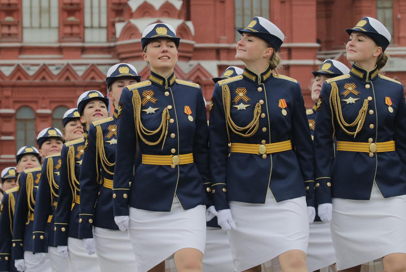 russian female soldiers military parade