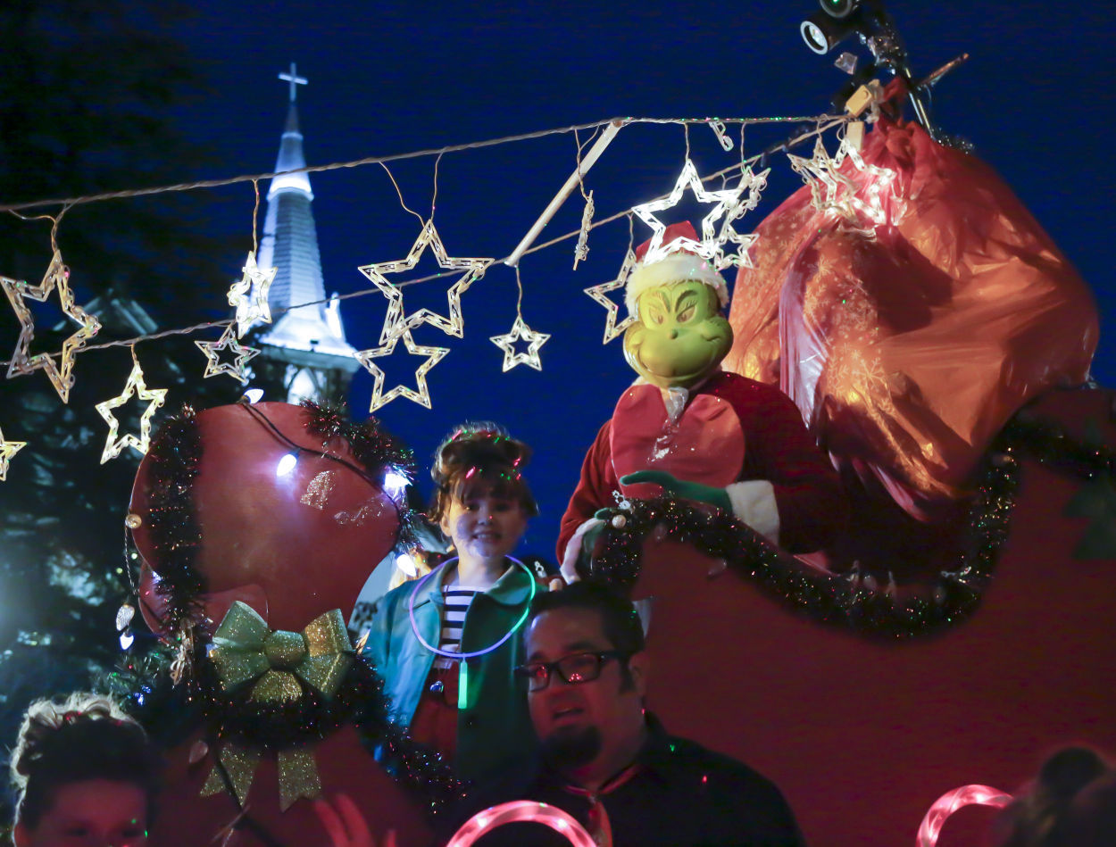 Arroyo Grande ushers in holidays with parade, concert and Santa Local