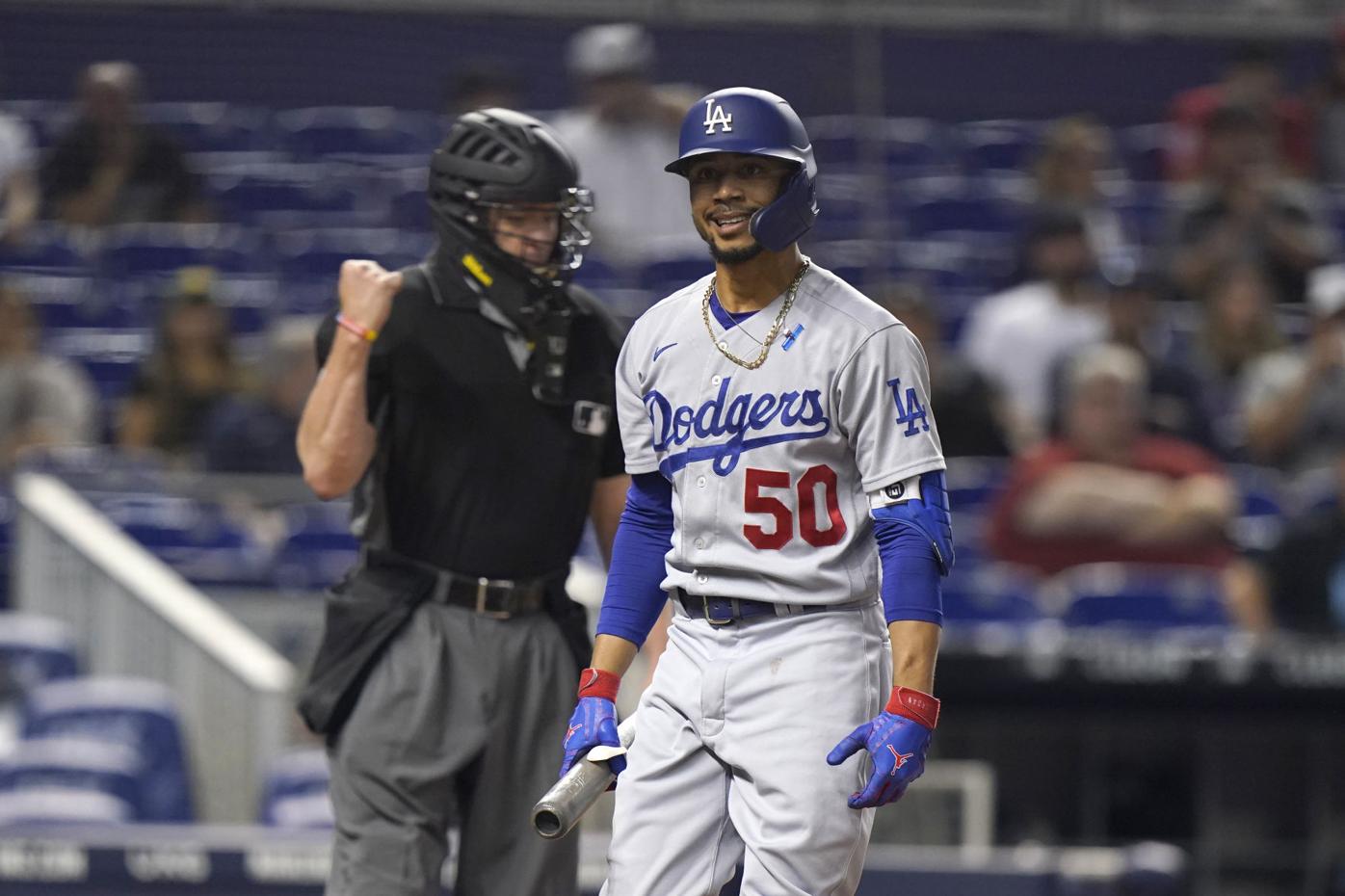 Marlins Beat Dodgers 2 1 In 10 Innings On Wild Pitch Throwing Error Baseball Santamariatimes Com