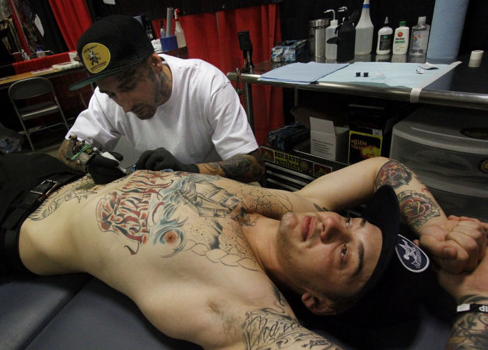 Tatuagens incríveis de Jipe  Jeep tattoo Cool jeeps Tattoos for guys