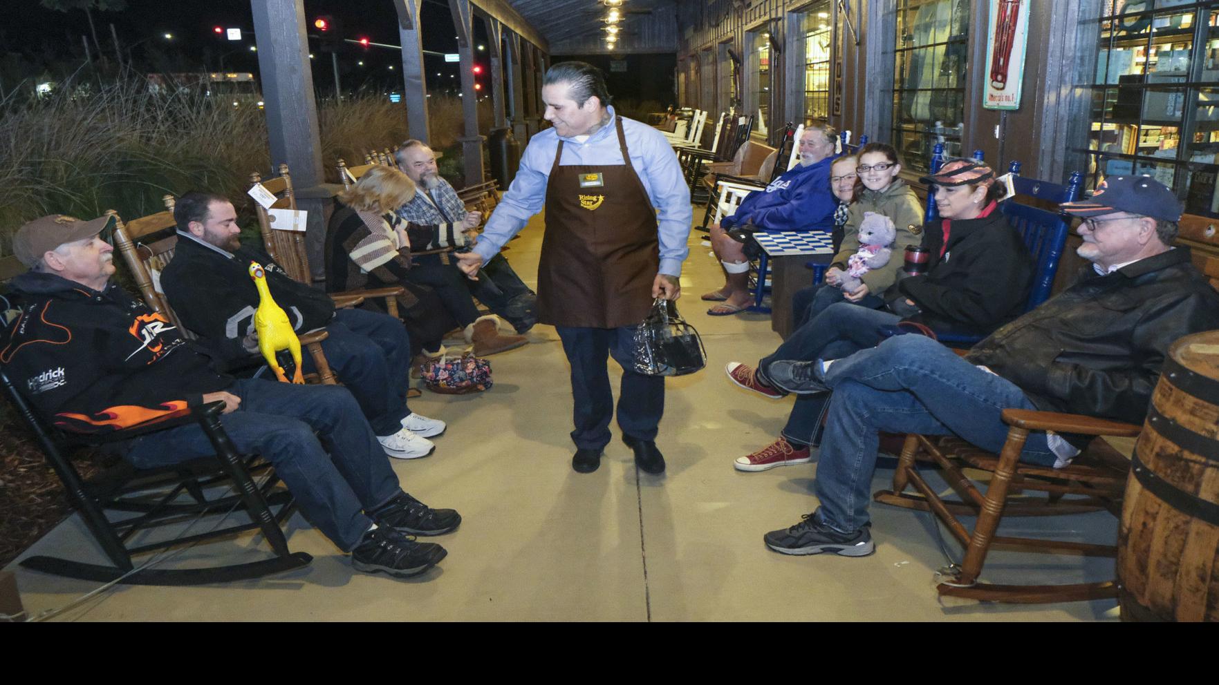 Cracker Barrel Now Open In Santa Maria Dozens Line Up On Cold