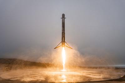 Tham gia chuyến phiêu lưu thực sự đến vũ trụ với dịch vụ du lịch không gian của SpaceX! Cùng trải nghiệm những điều kỳ diệu mà không một người nào có thể tưởng tượng được và làm chủ các khả năng phi thường của bạn trong không gian vô tận!