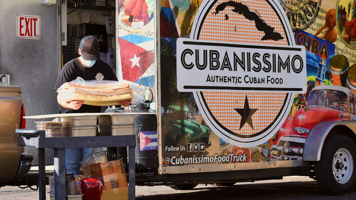 'Just trying to stay afloat': Food trucks face challenges as COVID-19 restrictions tighten - Vimarsana News