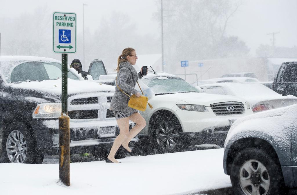 Photos Snowstorm Blankets Midwest National Santamariatimes Com