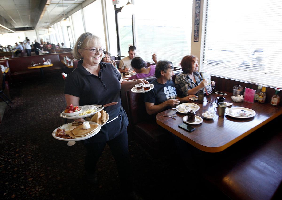 The S Restaurant In Arroyo Grande Closing Its Doors After 42 082415the S Closing03 Jpg
