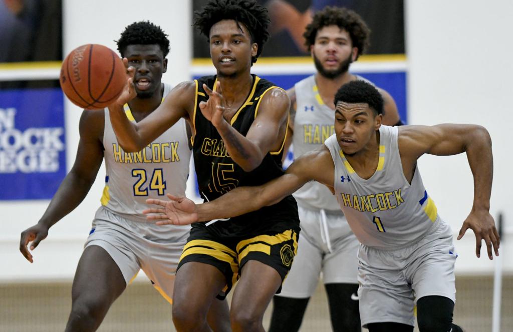 Three Bulldogs Sign With Four Year Schools Hancock S Searcy