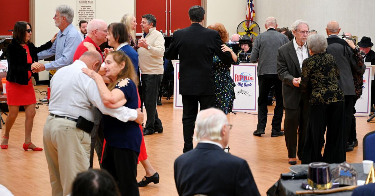 Seniors celebrate New Year's with dancing and live music at Mussell ...