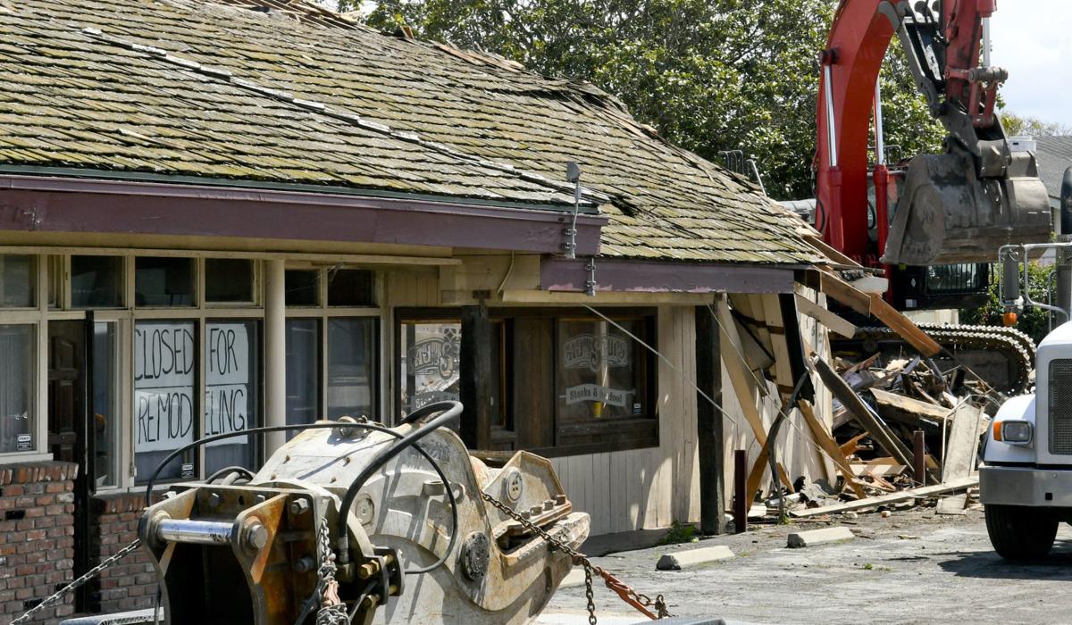 Former Aj Spurs Building In Santa Maria Demolished Medical Offices To Replace Structure Local News Santamariatimes Com