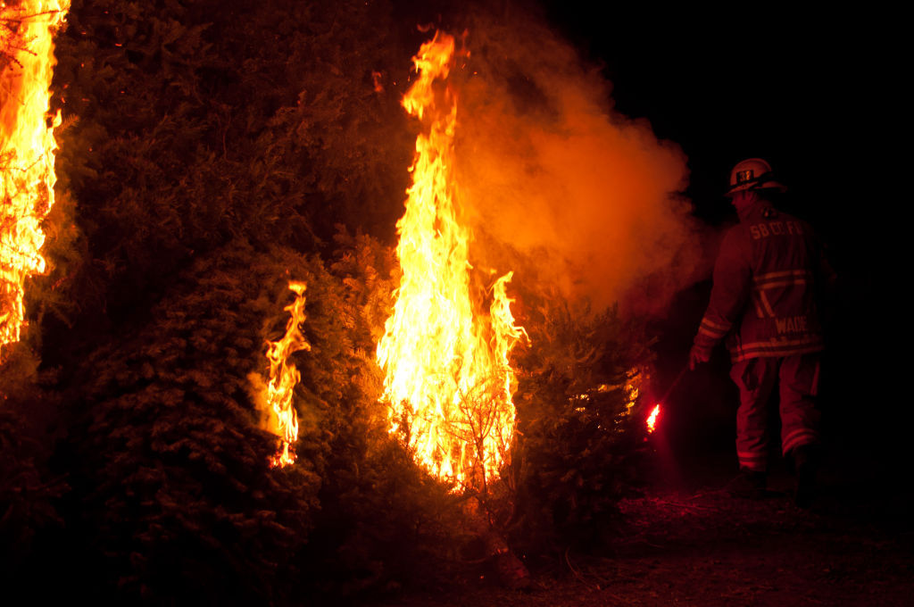 GALLERY Solvang's annual Christmas Tree Burn