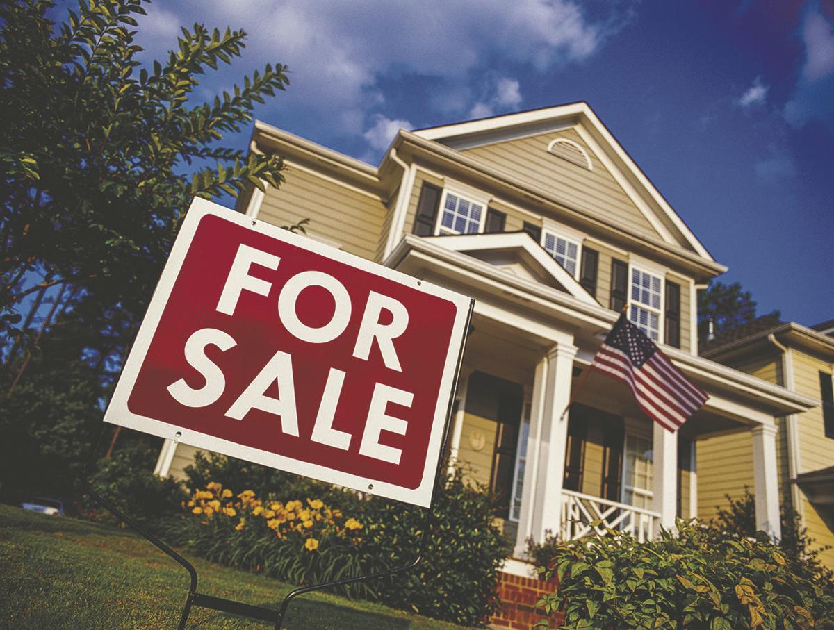 What are the differences between real estate agents and brokers?
