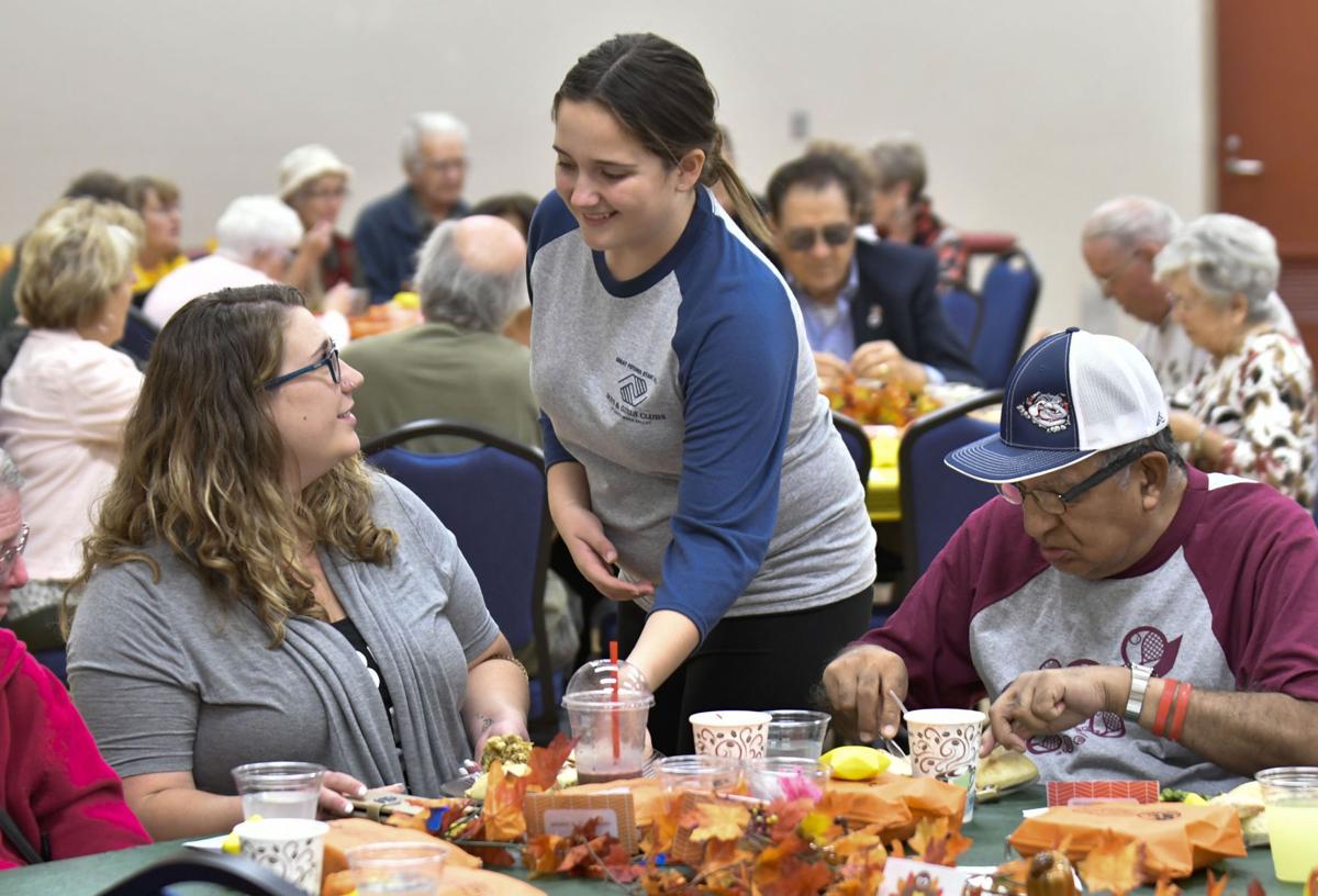Seniors Feast On Traditional Thanksgiving Meal At Elwin Mussell Center Local News Santamariatimes Com