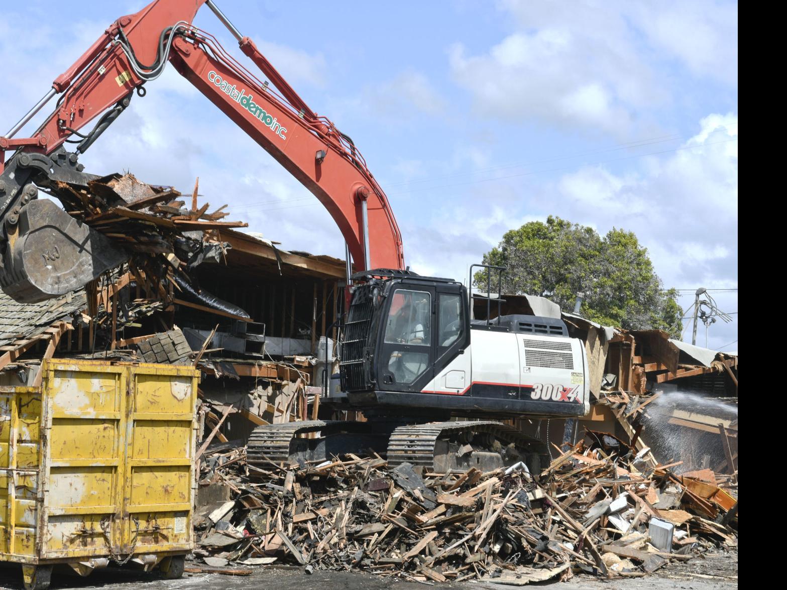 Former Aj Spurs Building In Santa Maria Demolished Medical Offices To Replace Structure Local News Santamariatimes Com