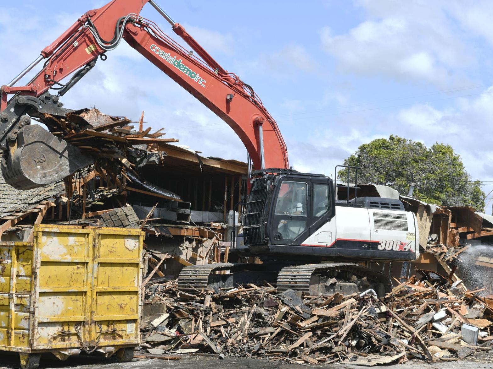 Former Aj Spurs Building In Santa Maria Demolished Medical Offices To Replace Structure Local News Santamariatimes Com
