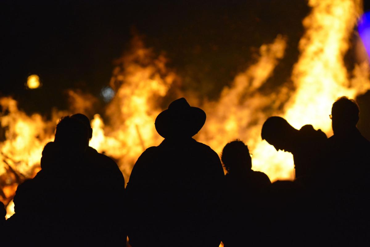 Annual Solvang Christmas tree burn draws thousands Local News