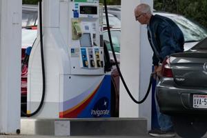 Mayoría en EEUU culpa a Trump por altos precios, según sondeo