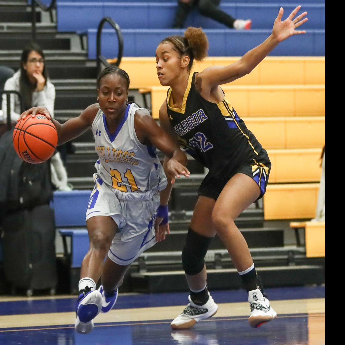 Bulldog Basketball Hancock Scores Win Over L A Harbor At Toys
