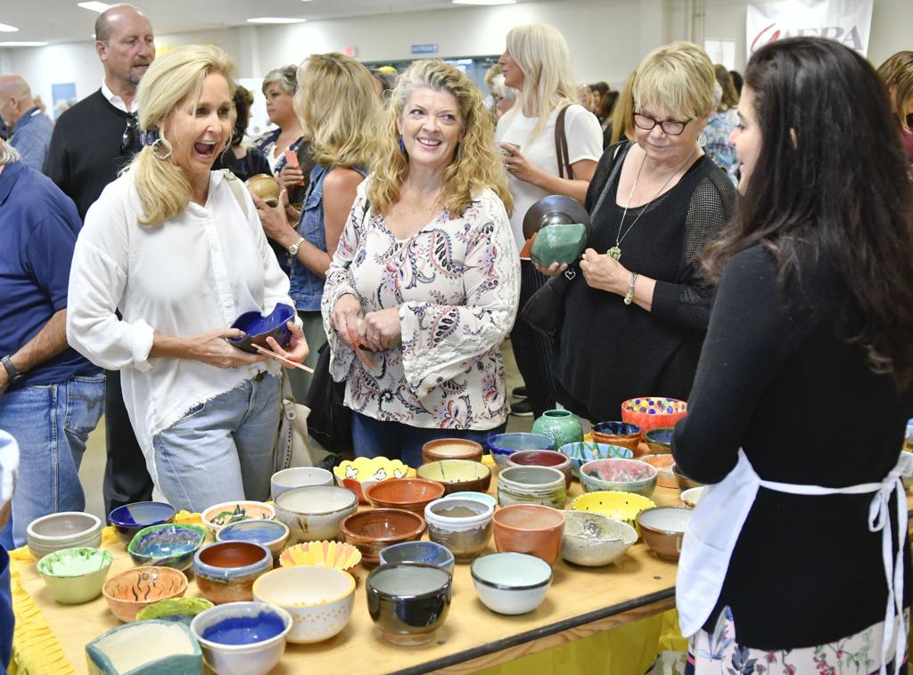 Hundreds line up for soup, bread during Santa Maria Empty Bowls